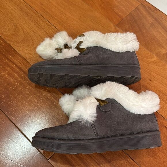 Ugg Women’s Pom Pom Suede Winter Boots size 7 - Picture 7 of 10